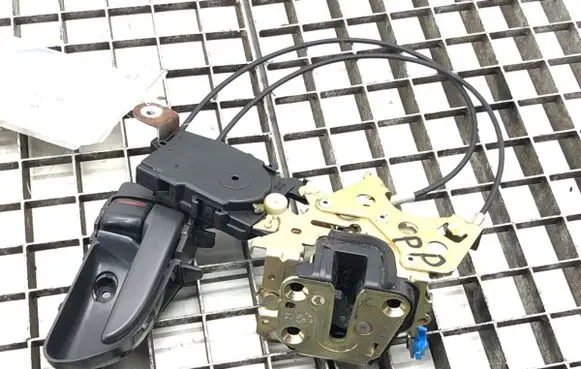 Subaru Forester SG Front door lock