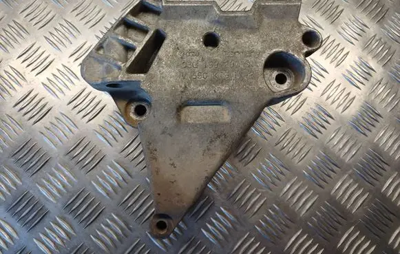 Engine mounting bracket