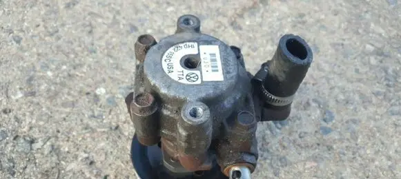 Volkswagen Golf III Power steering pump 1H0422155C
