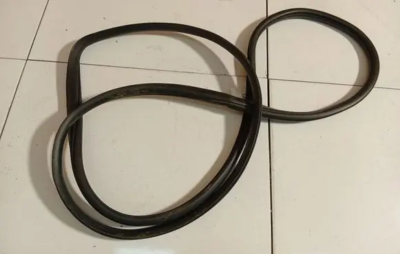 Nissan Note (E11) Rubber seal front coupe door 