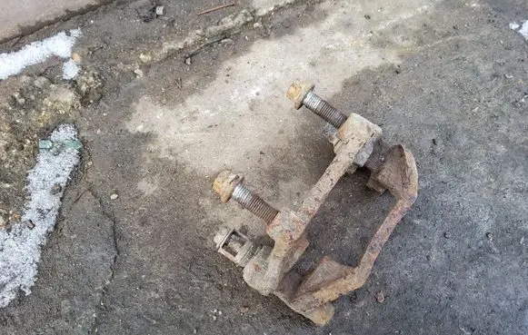 Opel Astra G Brake caliper pad carrier rear 