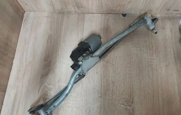 Audi A4 S4 B7 8E 8H Front wiper linkage and motor 390241510