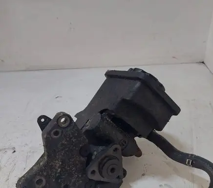 BMW 5 E39 Power steering pump 91208