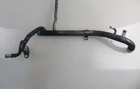 Engine coolant pipe/hose