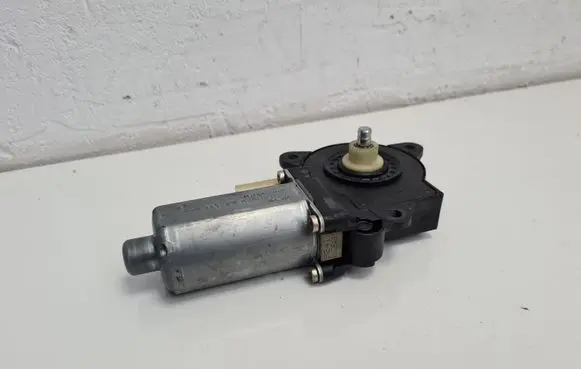 Ford Fusion Front door window regulator motor 0130821939