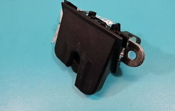 Seat Toledo III (5P) Tailgate/trunk/boot lock/catch/latch 5P5827505B IMPRK1449414