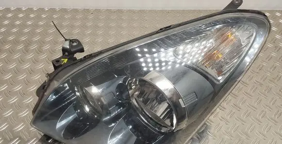 Toyota Corolla Verso AR10 Headlight/headlamp