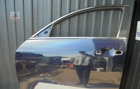 Hyundai Genesis Front door