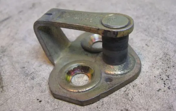 Renault Clio II Front door lock loop/hook striker 