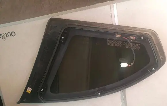 Chevrolet Captiva Rear side window 96622512