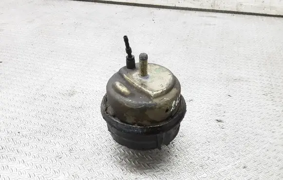 Volvo S80 Engine mount bracket
