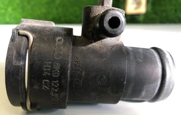 Audi A4 S4 B8 8K Engine coolant pipe/hose 8K0122293F