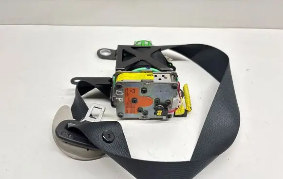Toyota Auris 150 Front seatbelt 3063559 305818398R 501RB2B145