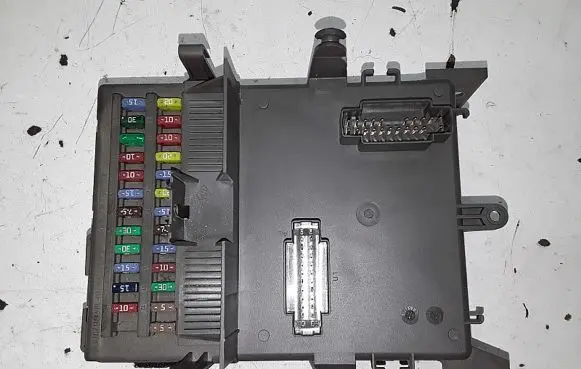 Renault Espace IV Fuse module 518832118