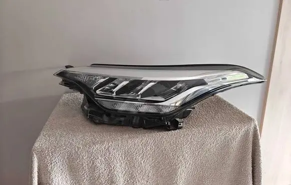Toyota C-HR I Headlight/headlamp 81150F4180 196777082