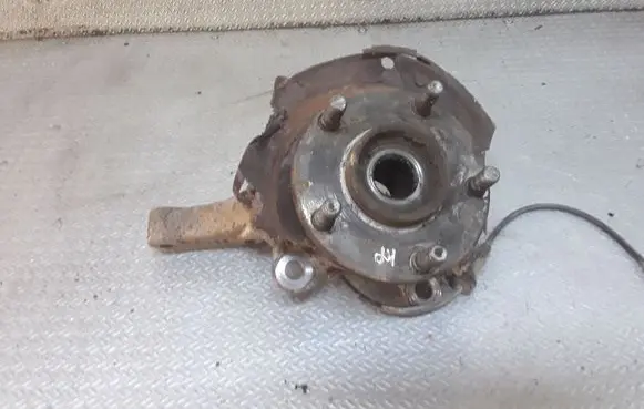 Nissan X-Trail T30 Front wheel hub spindle knuckle