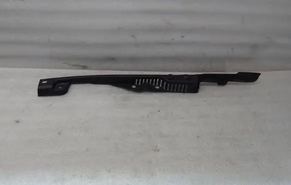 Volvo S60 Fender mounting bracket 31479547