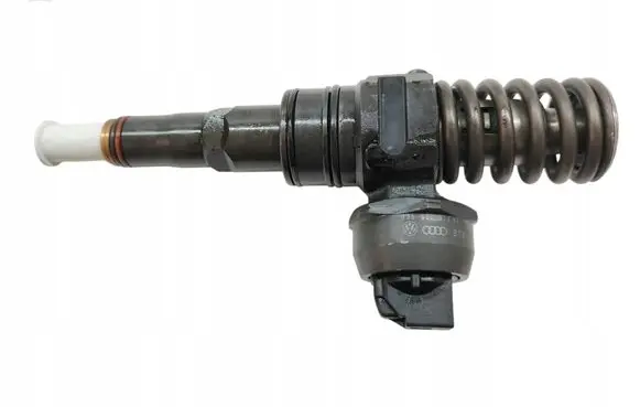Skoda Fabia Mk2 (5J) Fuel injector 038130073AG