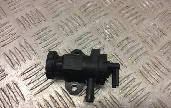 BMW 1 E82 E88 Turbo solenoid valve 8509323 0928402191