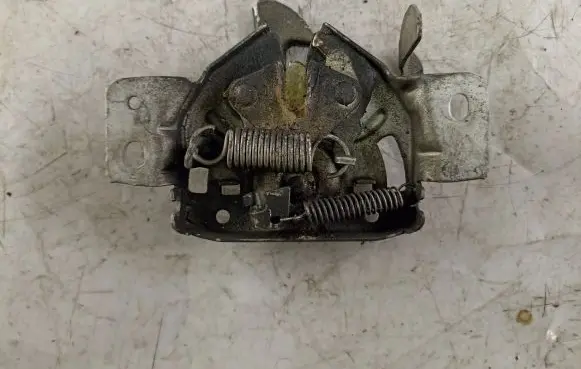 Suzuki Grand Vitara I Engine bonnet/hood lock/catch