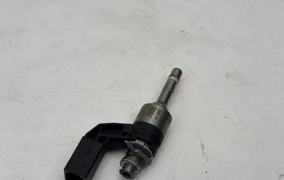 Volkswagen Eos Fuel injector 03C906036F