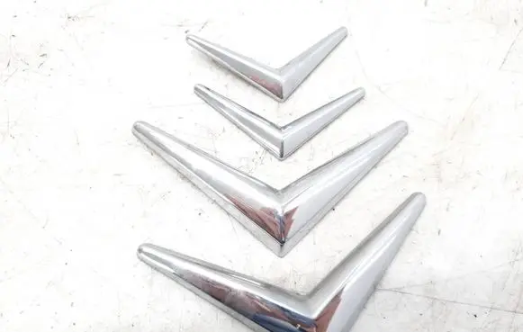 Manufacturer badge logo/emblem