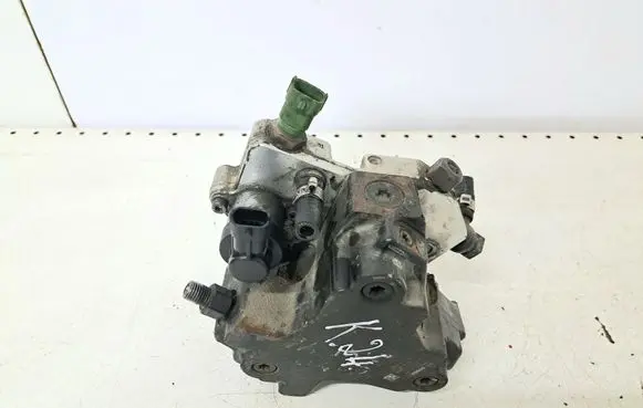 Volvo V70 Fuel injection high pressure pump 0445010111 30756125
