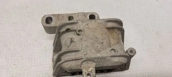 Volkswagen PASSAT B6 Engine mount bracket 1K0199262