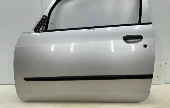 Mitsubishi Colt Front door