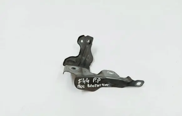 BMW 2 F44 Fender mounting bracket 7450388
