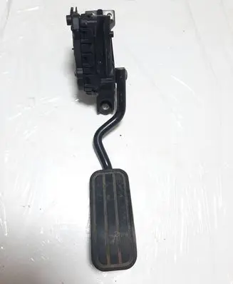 Volkswagen PASSAT B5 Accelerator throttle pedal 8D1723523