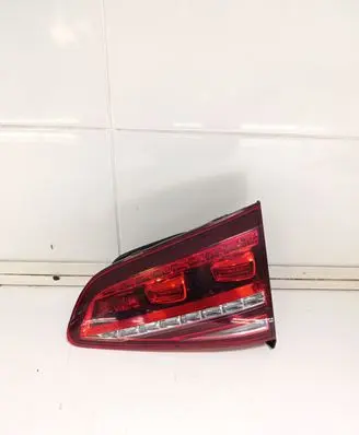 Volkswagen e-Golf Tailgate rear/tail lights 5G0945308F 81240201