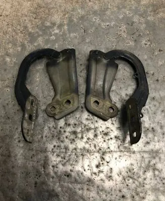 Engine bonnet/hood hinges