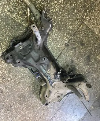 Peugeot 5008 Front subframe