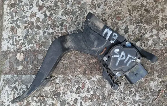 Mercedes-Benz Sprinter W901 W902 W903 W904 Accelerator throttle pedal