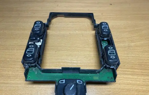 Mercedes-Benz E W210 Other switches/knobs/shifts 2108200110 C3760