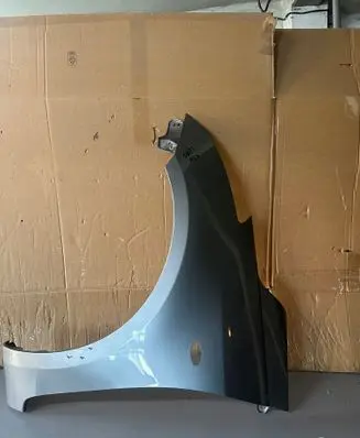 Suzuki Swift III Fender 5771168L00