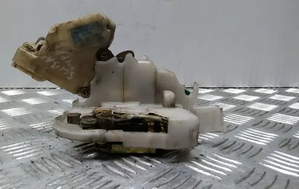 Subaru Impreza II Front door lock 61100FE010