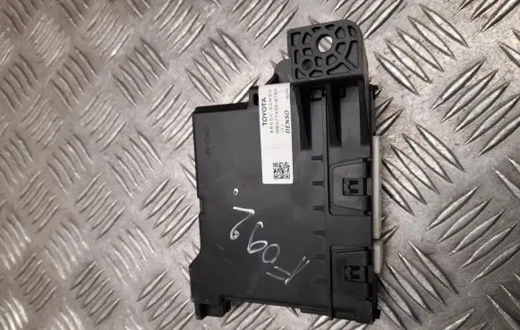 Toyota Auris E180 Climate control unit 8865002N00