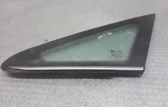 Opel Zafira B Front triangle window/glass 