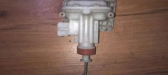 Audi 80 90 S2 B4 Central locking vacuum pump 893862153