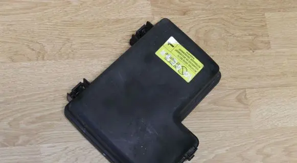 Volvo XC90 Fuse box cover 8645259