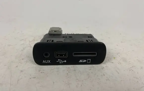 Maserati Ghibli AUX in-socket connector 670102009