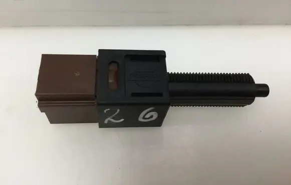 Nissan Juke I F15 Brake pedal sensor switch 