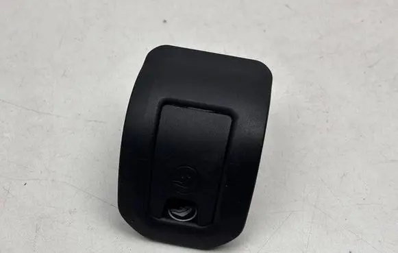 Audi Q3 8U ISOFIX cover 8U0887233B 8U0887187