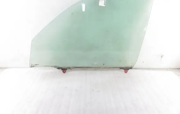 Toyota RAV 4 (XA20) Front door window glass four-door 