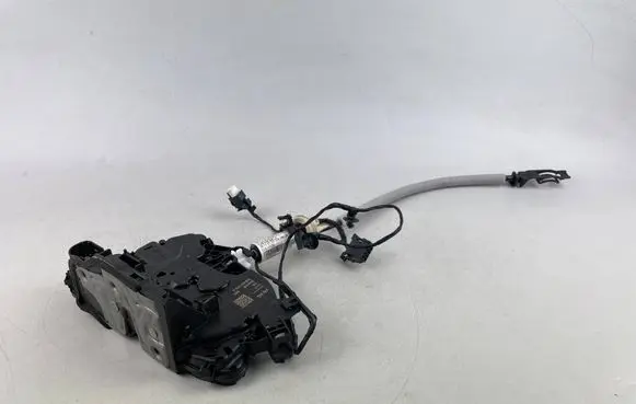 Volkswagen Golf VIII Front door lock 3J2837016A 5H972296T
