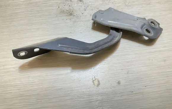 Ford Focus Engine bonnet/hood hinges BM51A16801AD