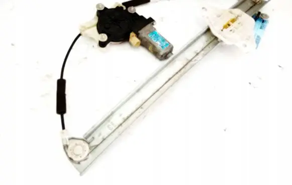 Hyundai i20 (GB IB) Front door window regulator motor 82480C7000