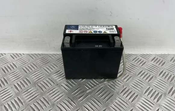 Mercedes-Benz C W205 Car battery A0009829508